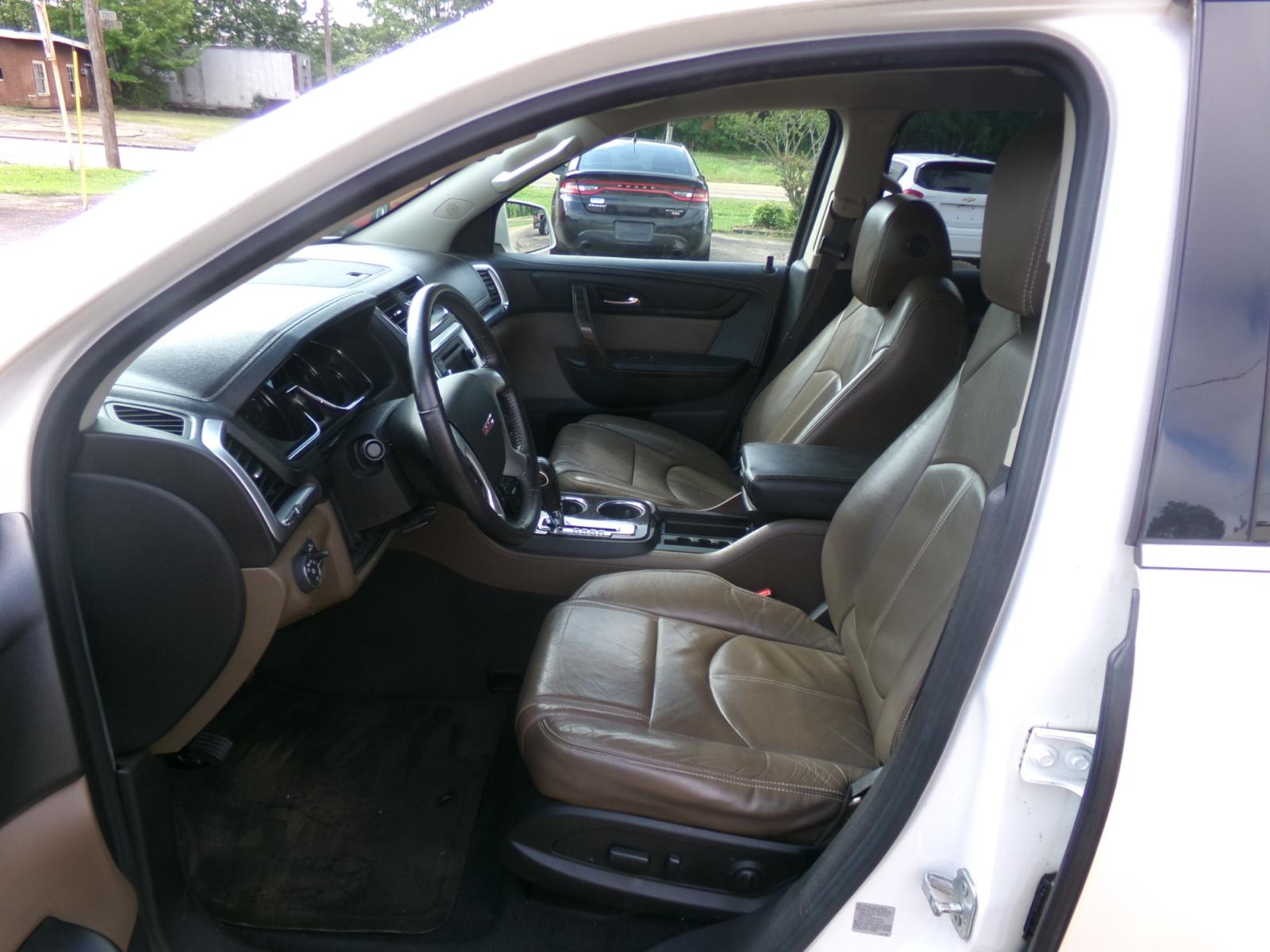 2015 White /Brown GMC Acadia SLT (1GKKRRKD4FJ) with an 3.6L engine, automatic transmission, located at 401 First NE, Bearden, AR, 71720, (870) 687-3414, 33.726528, -92.611519 - Photo #9